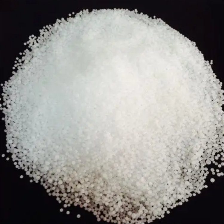 White granular agriculture grade urea